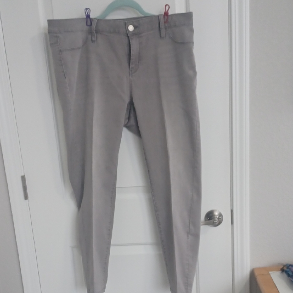 a.n.a Women's Skinny Jeans in Light Gray